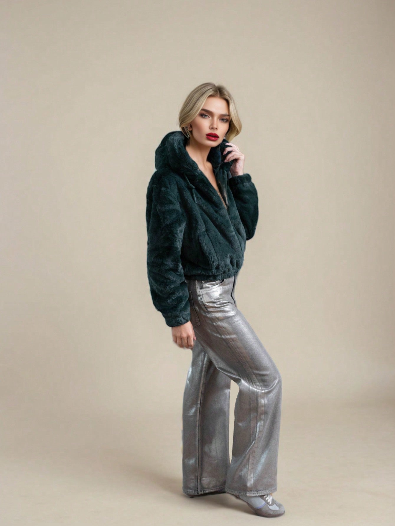 仿皮草连帽短款外套