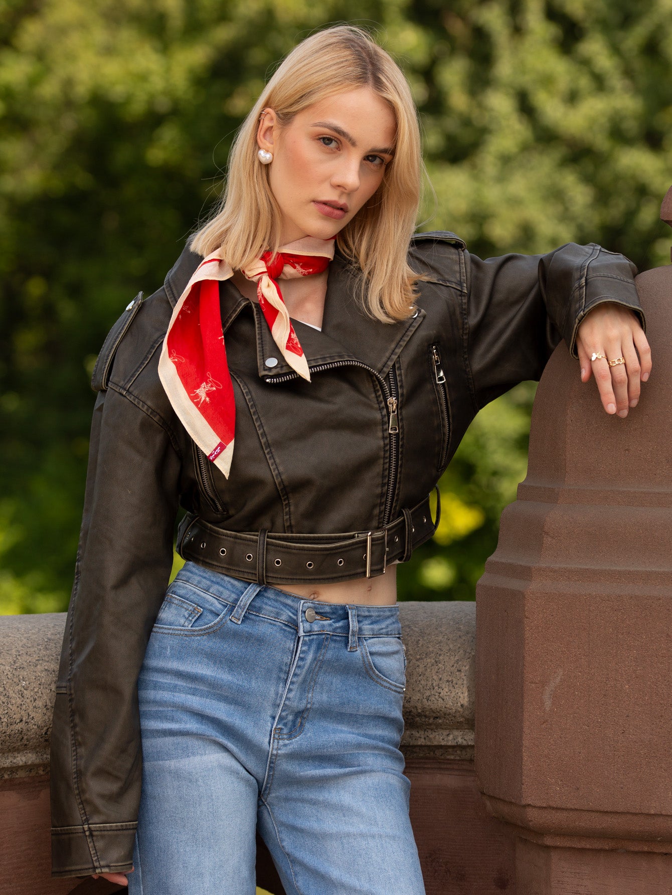 纽扣腰带女士风衣中长款翻领外套