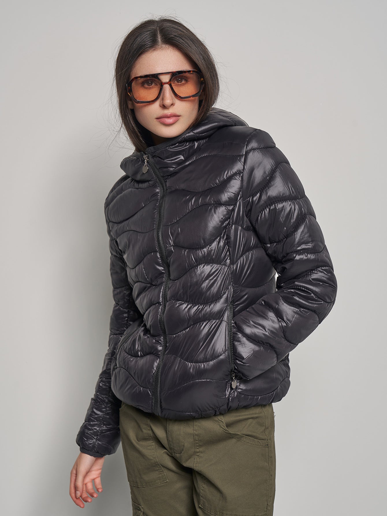 LC32321黑色羽绒服