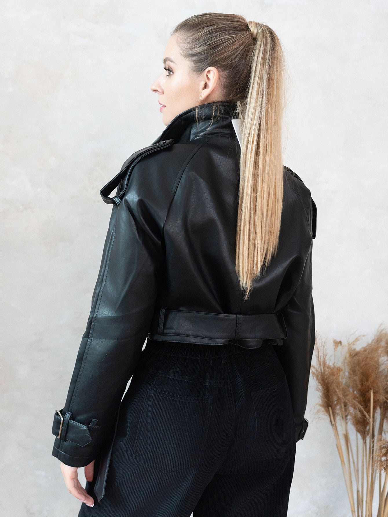 短款皮质机车夹克