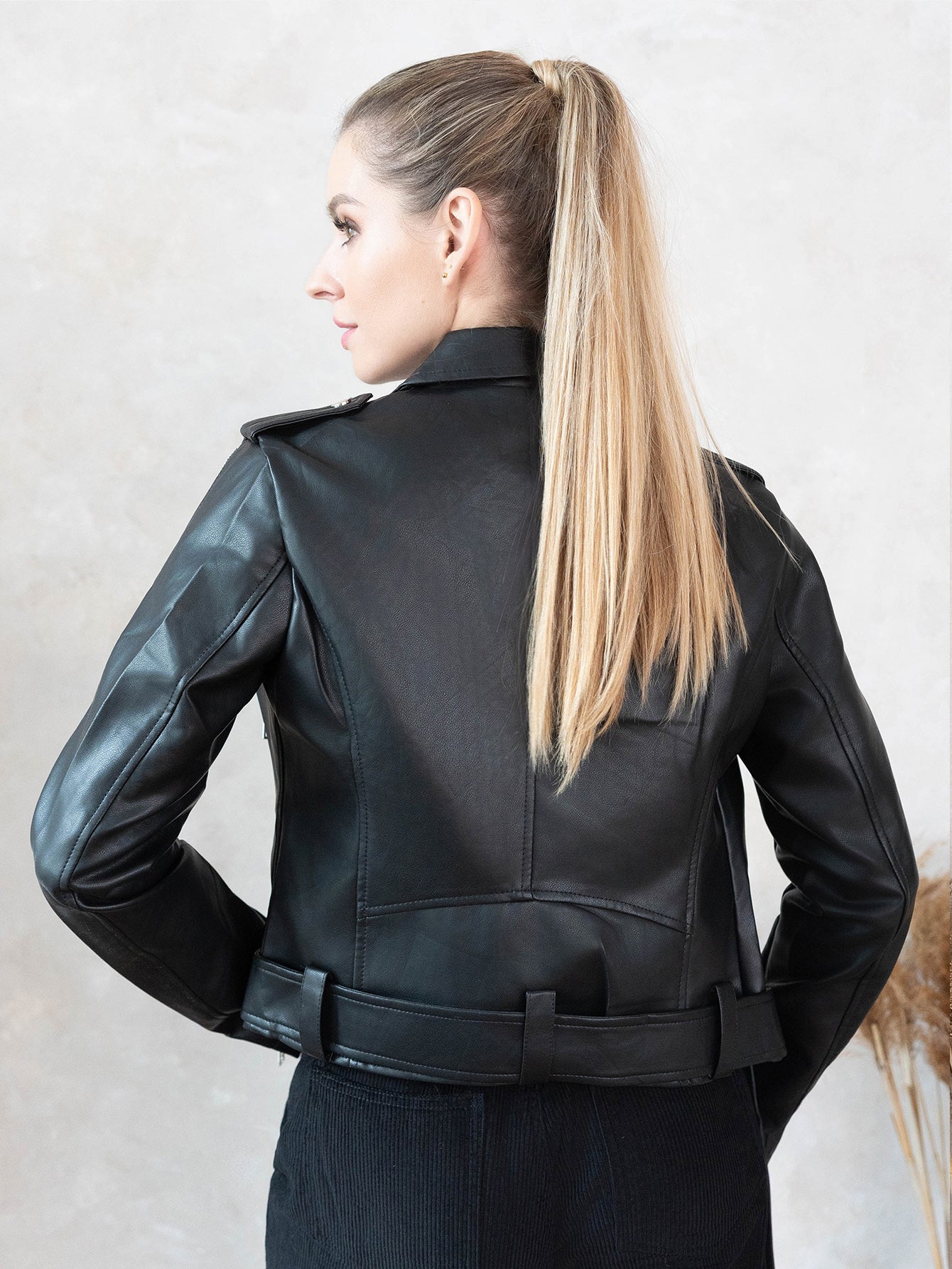 短款皮质机车夹克